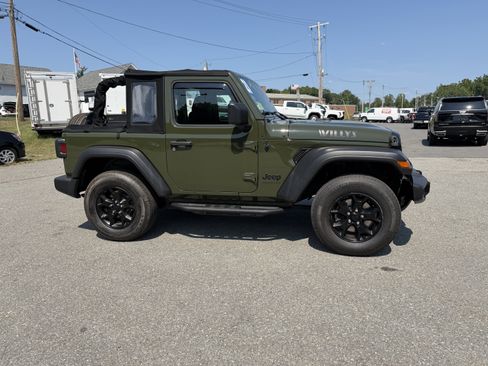 Used 2021 Jeep Wrangler Sport AWD/4WD image 7