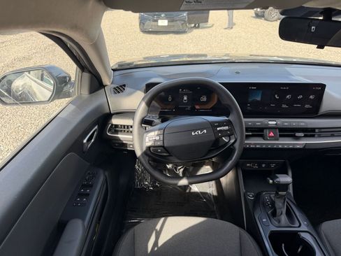 Used 2025 Kia K4 LXS image 33