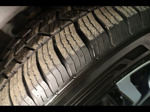 Used 2023 Toyota Crown Limited image 21