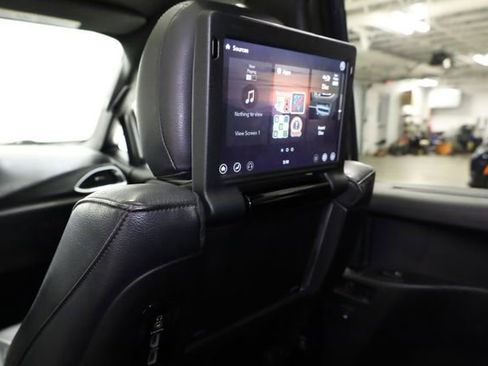 Used 2019 Chrysler Pacifica Touring-L Plus w/ S Appearance Package image 25