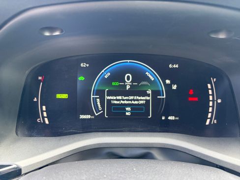 Used 2025 Toyota Camry SE FWD image 13