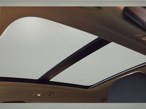 Certified 2025 Volvo XC40 B5 Plus w/ Protection Package Premier image 12