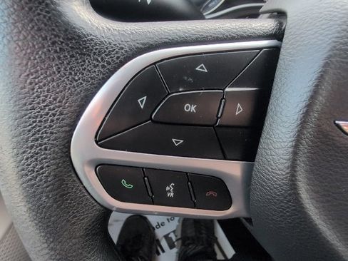 Used 2021 Chrysler Voyager L image 18