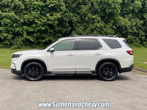Used 2025 Honda Pilot Touring image 4