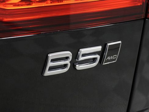 Certified 2025 Volvo V60 B5 Cross Country Plus image 20