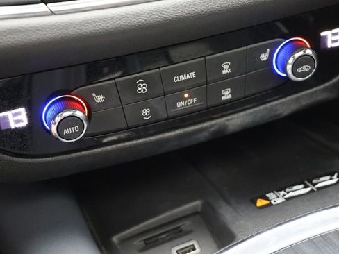 Used 2023 Buick Enclave Essence w/ Experience Buick Package image 24