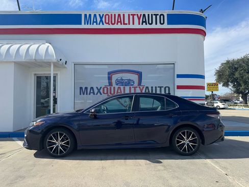 Used 2022 Toyota Camry SE image 16