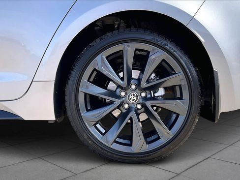 Used 2025 Toyota Corolla SE w/ SE Premium Package image 11