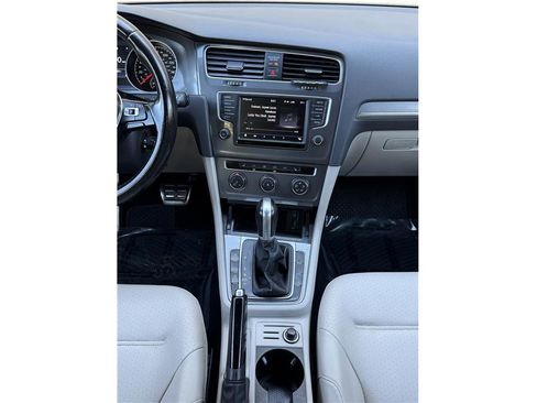 Used 2017 Volkswagen Golf Alltrack SE image 9