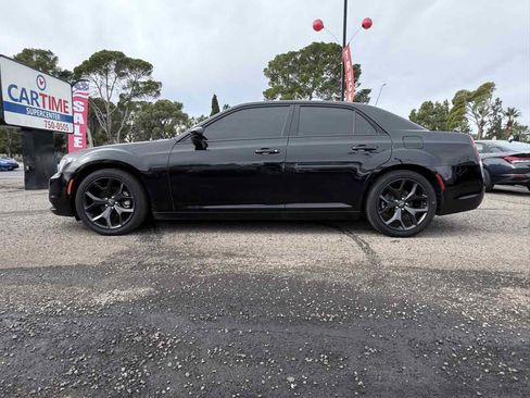 Used 2022 Chrysler 300 Touring w/ Sport Appearance Package image 9