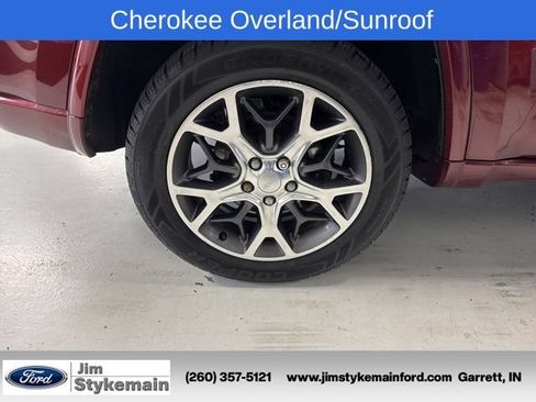 Used 2019 Jeep Grand Cherokee Overland AWD/4WD image 17