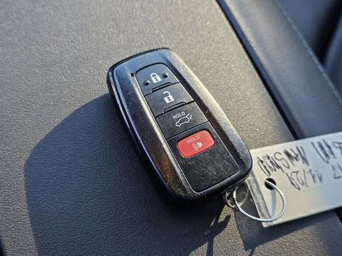 Used 2023 Toyota Highlander XLE image 31