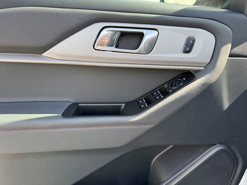 Used 2025 Ford Explorer Active image 17