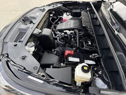 Used 2023 Toyota Highlander L image 42