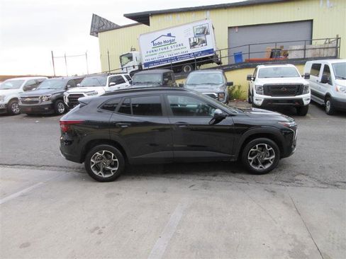 Used 2024 Chevrolet Trax LT image 8