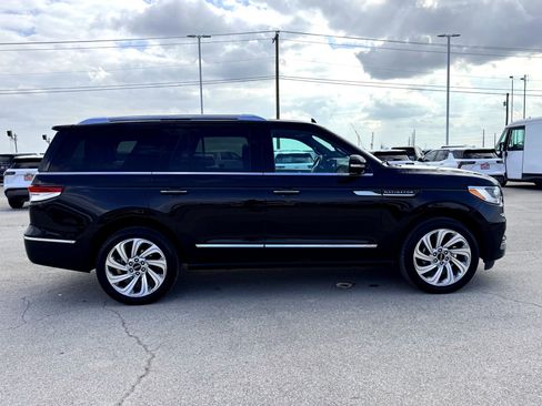 Used 2024 Lincoln Navigator Reserve image 5
