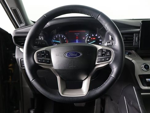 Used 2023 Ford Explorer XLT image 36