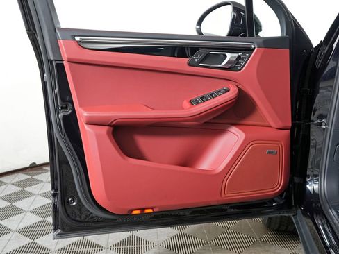 New 2026 Porsche Macan image 14