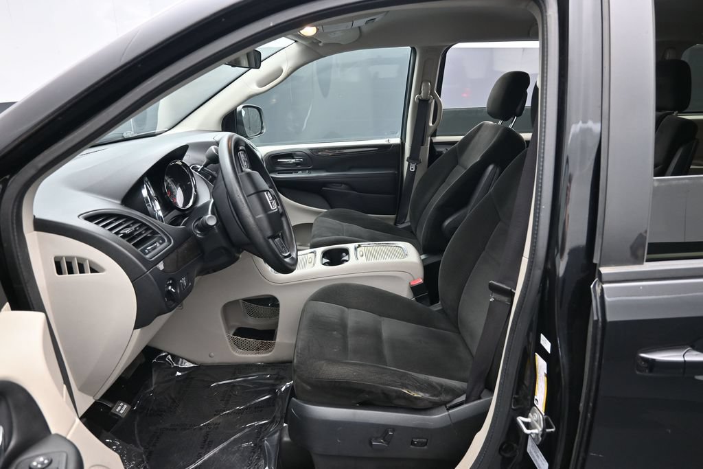Used 2016 Dodge Grand Caravan SXT FWD image 21