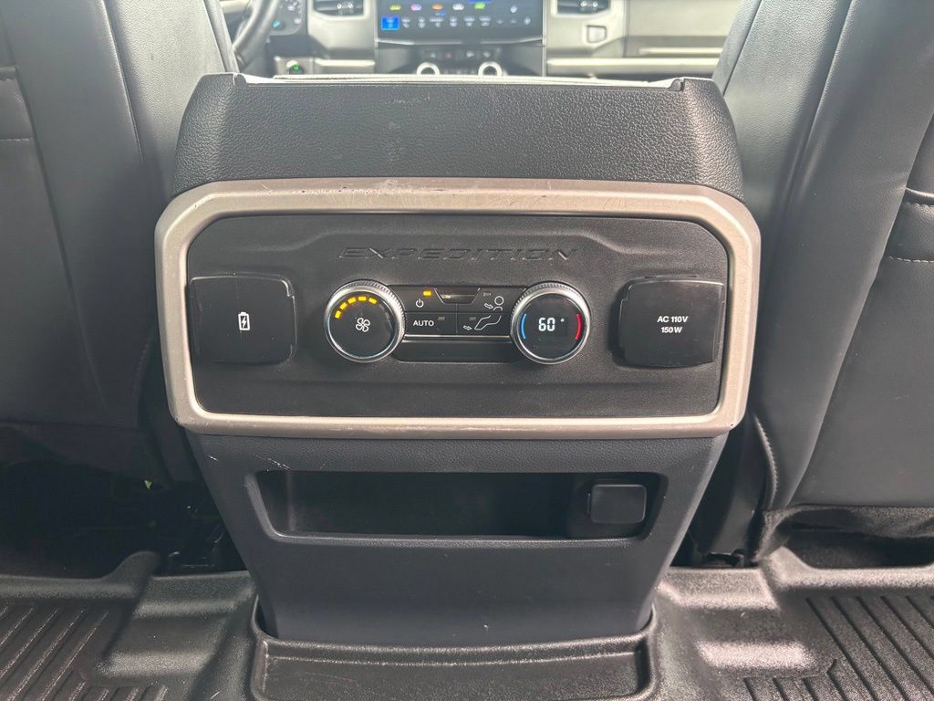 Used 2024 Ford Expedition XLT AWD/4WD image 30