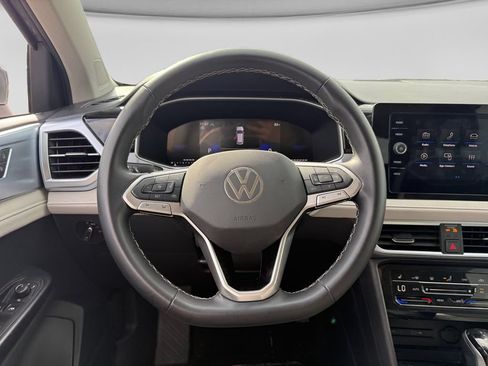 Used 2025 Volkswagen Taos SE AWD/4WD image 14