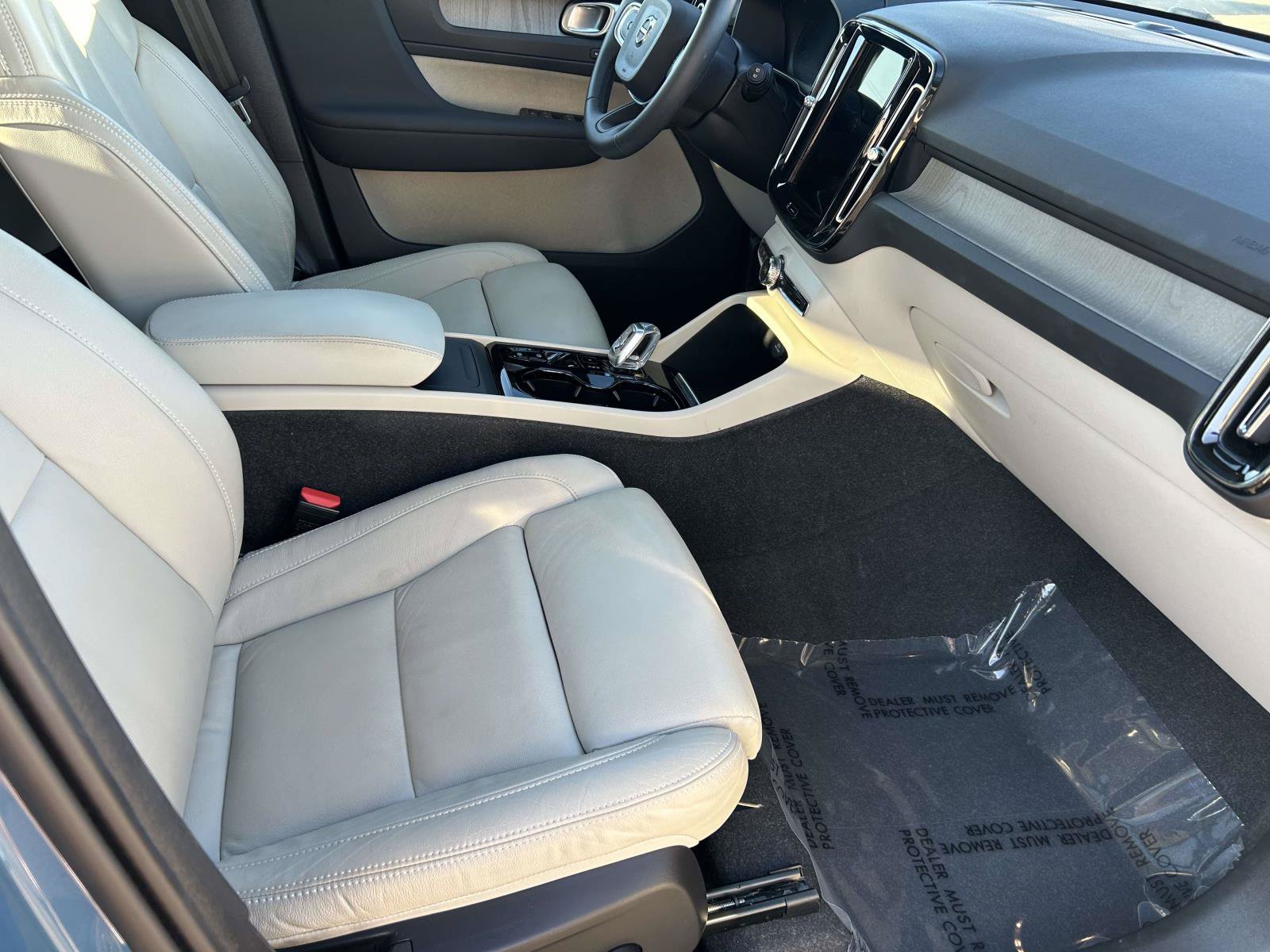Certified 2024 Volvo XC40 B5 Plus w/ Climate Package AWD/4WD image 14