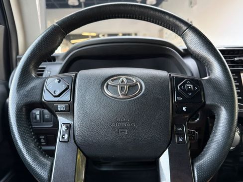 Used 2020 Toyota 4Runner TRD Off-Road Premium AWD/4WD image 26