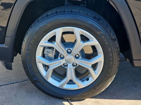 Used 2024 Jeep Compass Sport image 35