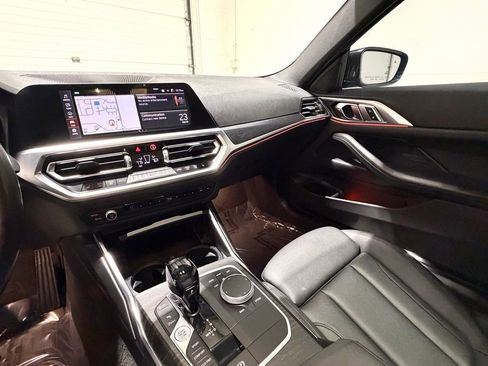 Used 2021 BMW 430i Coupe w/ Premium Package image 16