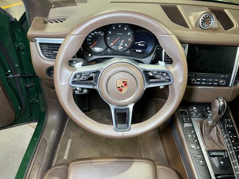 Used 2018 Porsche Macan image 26