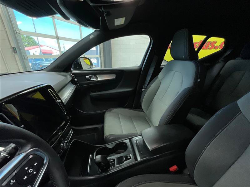 Used 2023 Volvo XC40 B5 Core AWD/4WD image 12