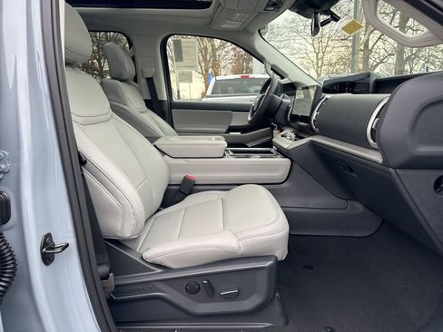 New 2025 Ford Expedition Max Active image 15