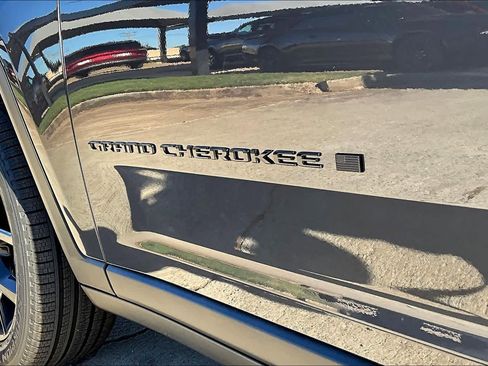 New 2025 Jeep Grand Cherokee L Limited AWD/4WD image 16