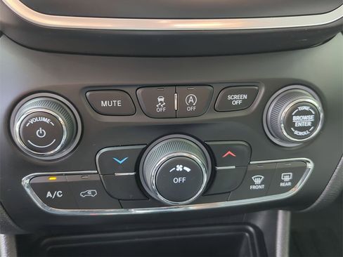 Certified 2021 Jeep Cherokee Latitude Lux image 11