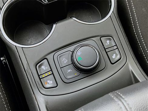 Used 2023 GMC Terrain SLE w/ Driver Convenience Package image 21