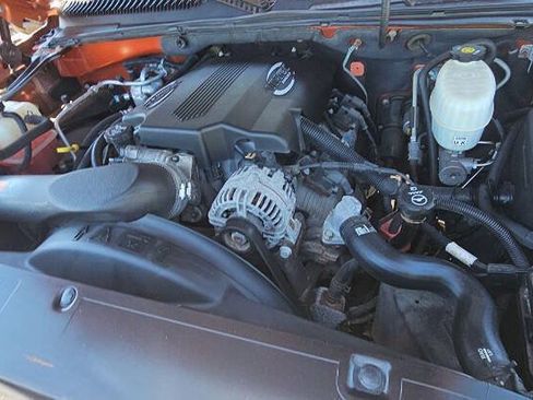 Used 2005 Chevrolet Avalanche 2500 w/ Preferred Equipment Group AWD/4WD image 15