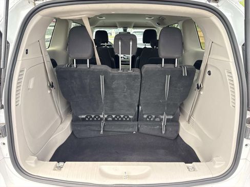 Used 2022 Chrysler Voyager LX FWD image 27