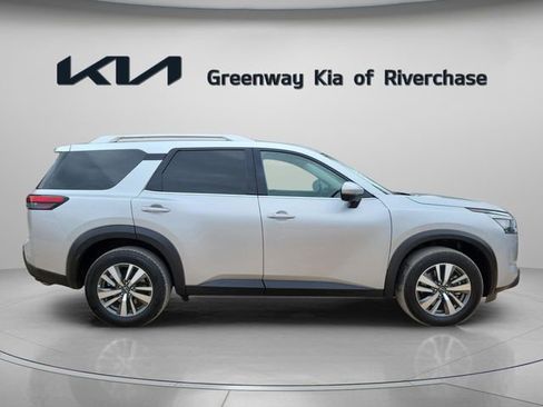 Used 2025 Nissan Pathfinder SL image 4