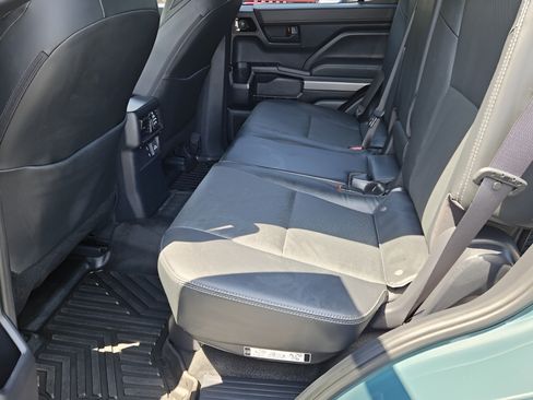 Used 2025 Toyota 4Runner TRD Off-Road Premium AWD/4WD image 9