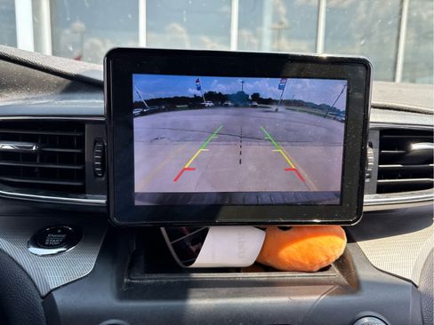 Used 2020 Ford Explorer XLT w/ Equipment Group 202A AWD/4WD image 9