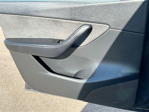 Used 2020 Tesla Model Y Long Range image 28