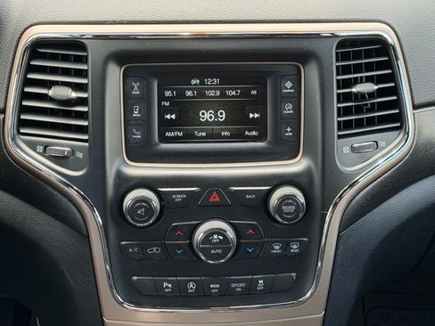 Used 2017 Jeep Grand Cherokee Laredo RWD image 17