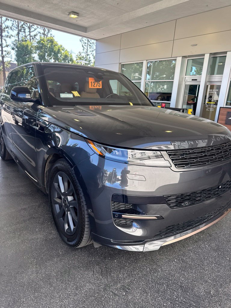 Used 2023 Land Rover Range Rover Sport SE Dynamic AWD/4WD image 2