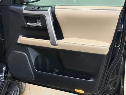 Used 2018 Toyota 4Runner SR5 Premium RWD image 17