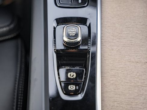 New 2026 Volvo XC60 B5 Ultra w/ Protection Package Premier image 26