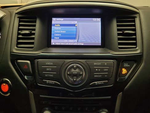 Used 2015 Nissan Pathfinder SV image 25