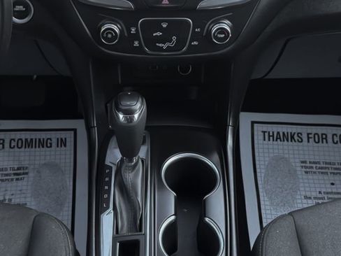 Used 2019 Chevrolet Equinox LT AWD/4WD image 17