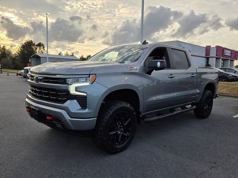 Used 2025 Chevrolet Silverado 1500 RST image 3