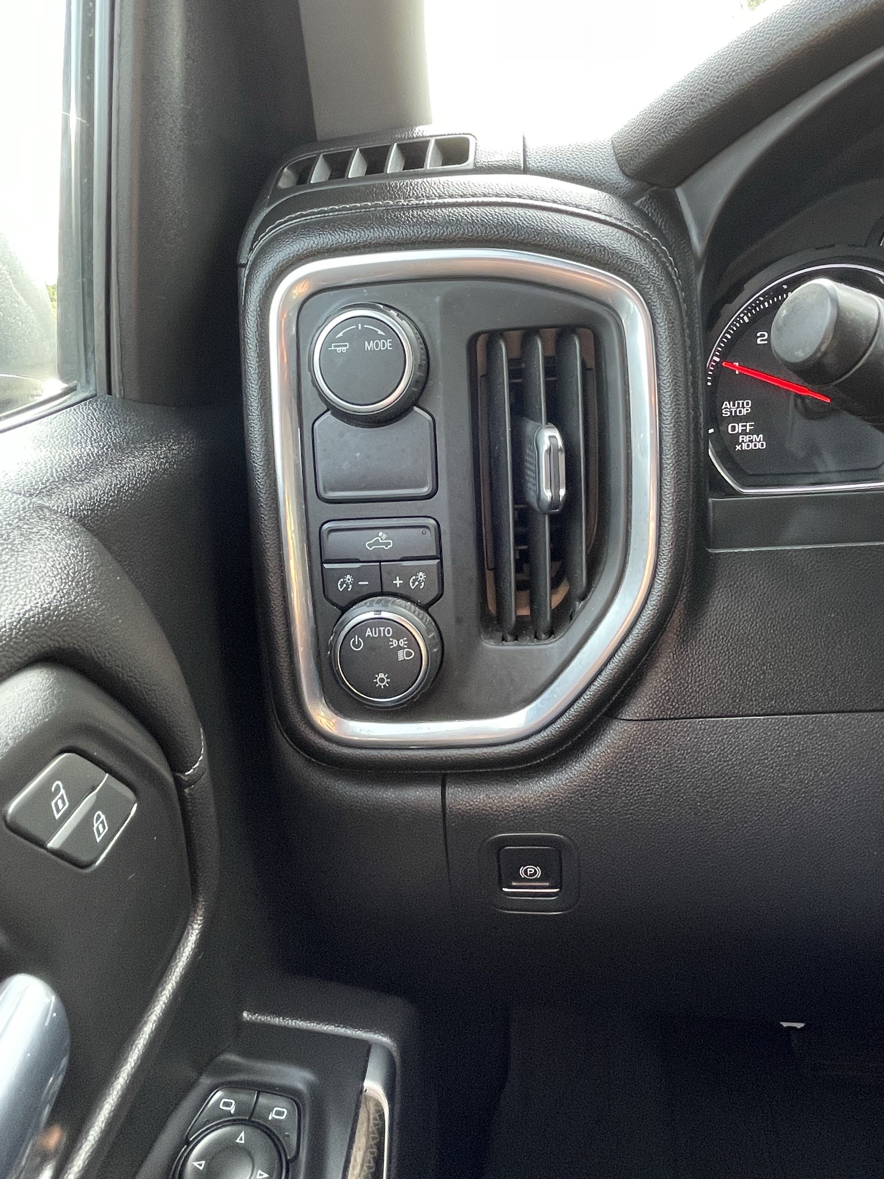 Used 2021 Chevrolet Silverado 1500 LT w/ Texas Edition Plus RWD image 26