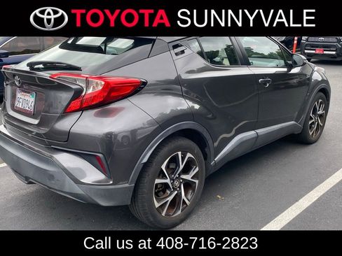 Used 2018 Toyota C-HR XLE FWD image 2